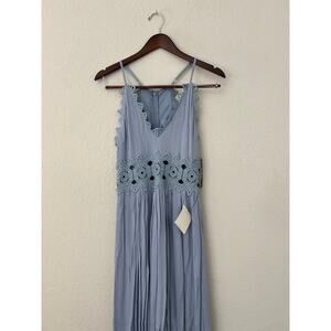 Lulus Lacey maxi dress- floor length lace detail- spaghetti strap small size